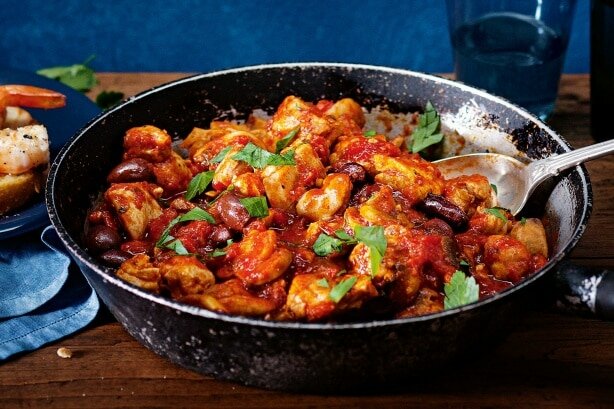 Fricassée de poulet Marengo aux tomates, champignons et olives